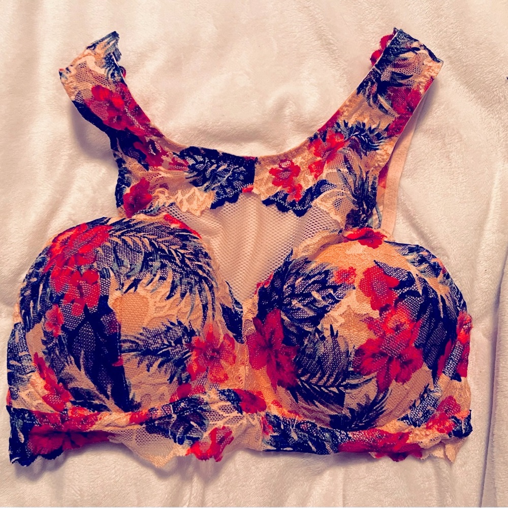 Colorful bra, in nice shape